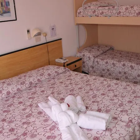 מלון Levante 3*